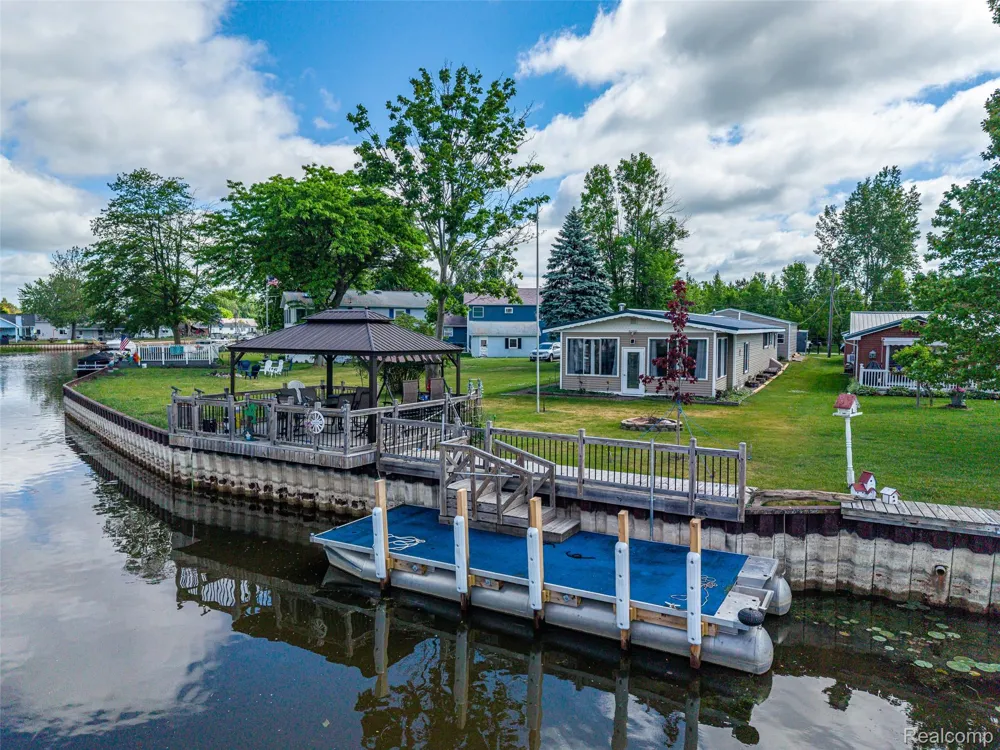 1656 S Riverside Drive Au Gres City, MI 48703