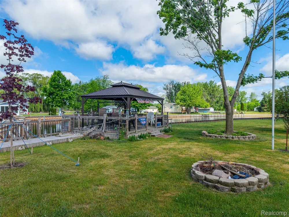 1656 S Riverside Drive Au Gres City, MI 48703