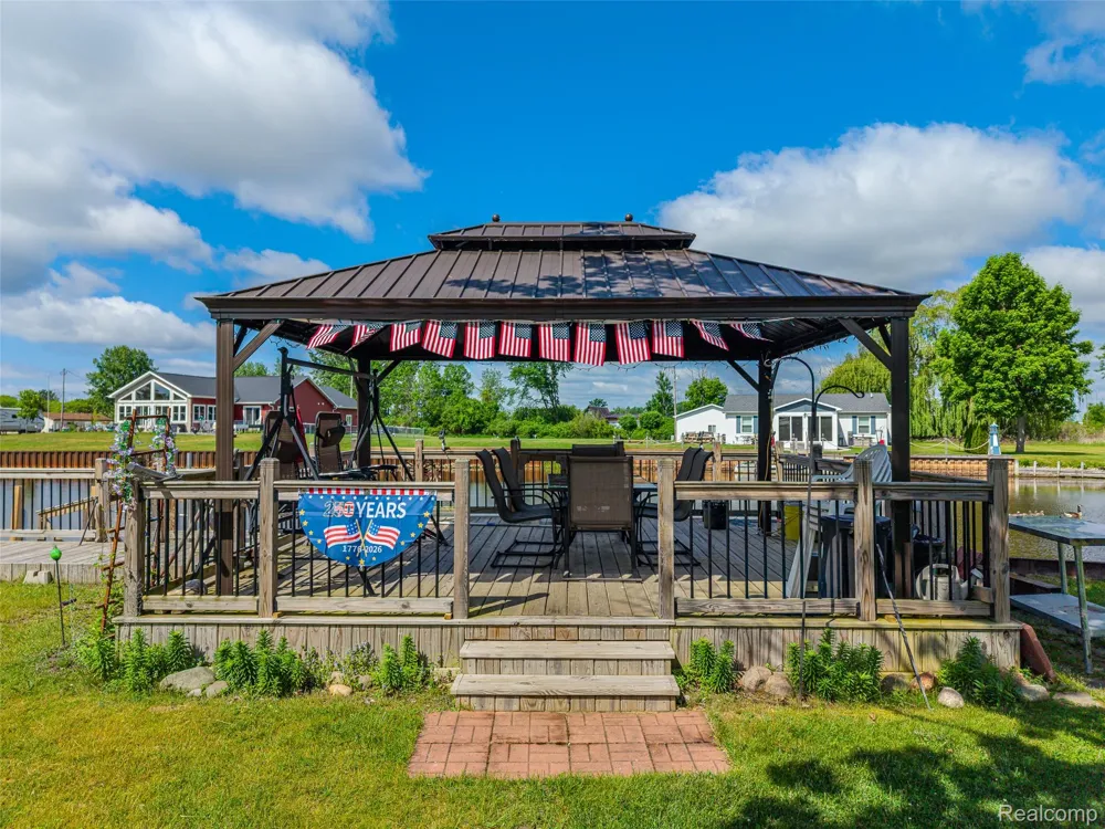 1656 S Riverside Drive Au Gres City, MI 48703