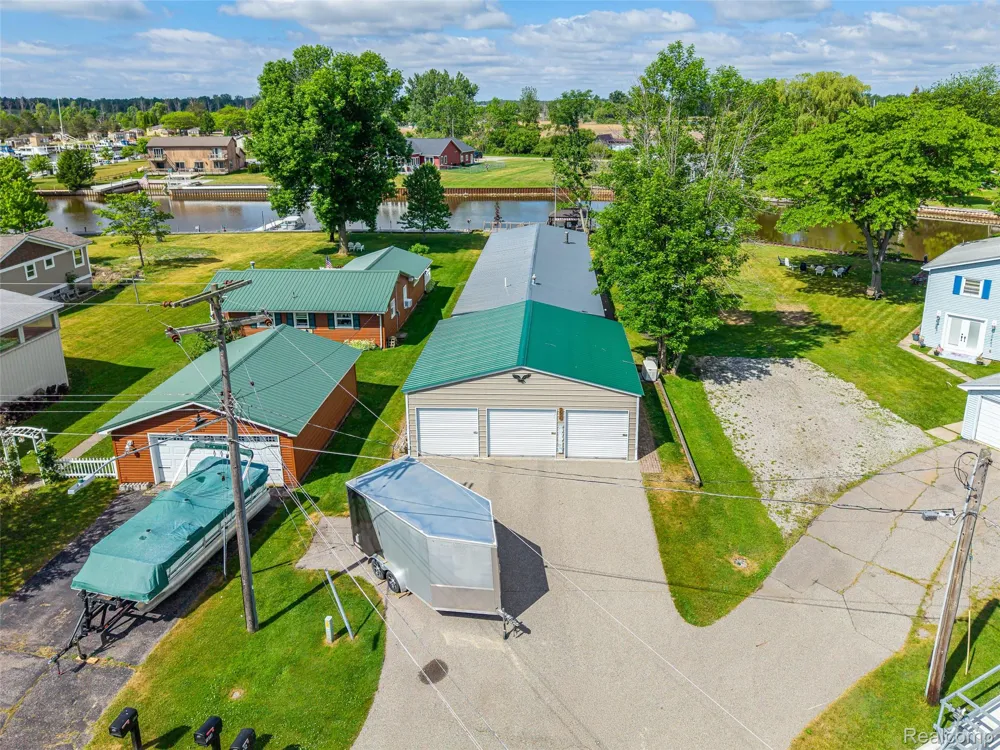 1656 S Riverside Drive Au Gres City, MI 48703