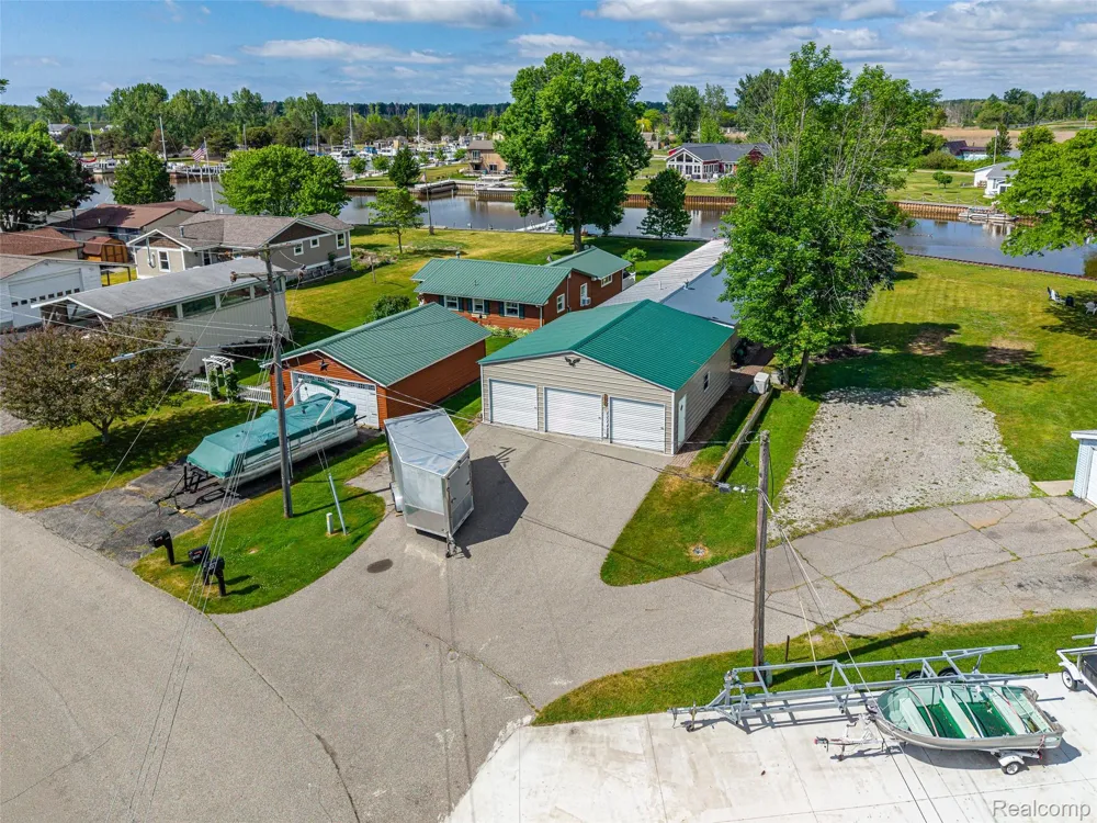 1656 S Riverside Drive Au Gres City, MI 48703