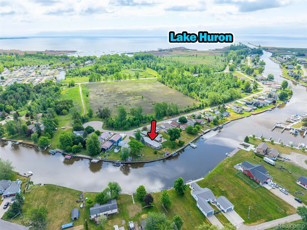 1656 S Riverside Drive Au Gres City, MI 48703