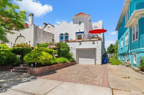 323 E Walnut Street