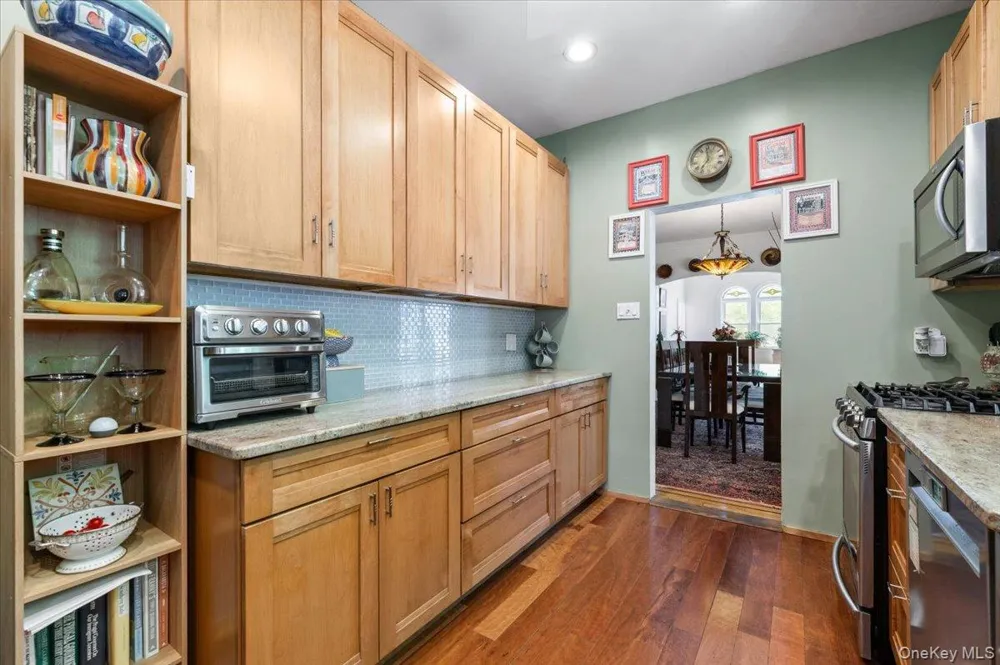 323 E Walnut Street Long Beach, NY 11561