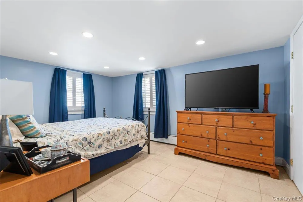 323 E Walnut Street Long Beach, NY 11561