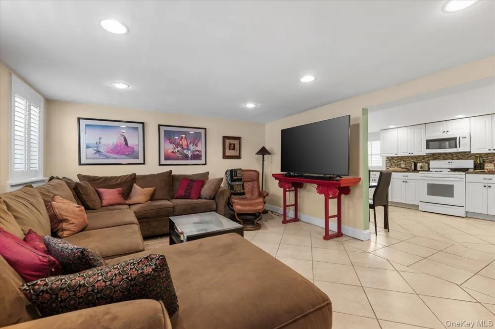 323 E Walnut Street Long Beach, NY 11561