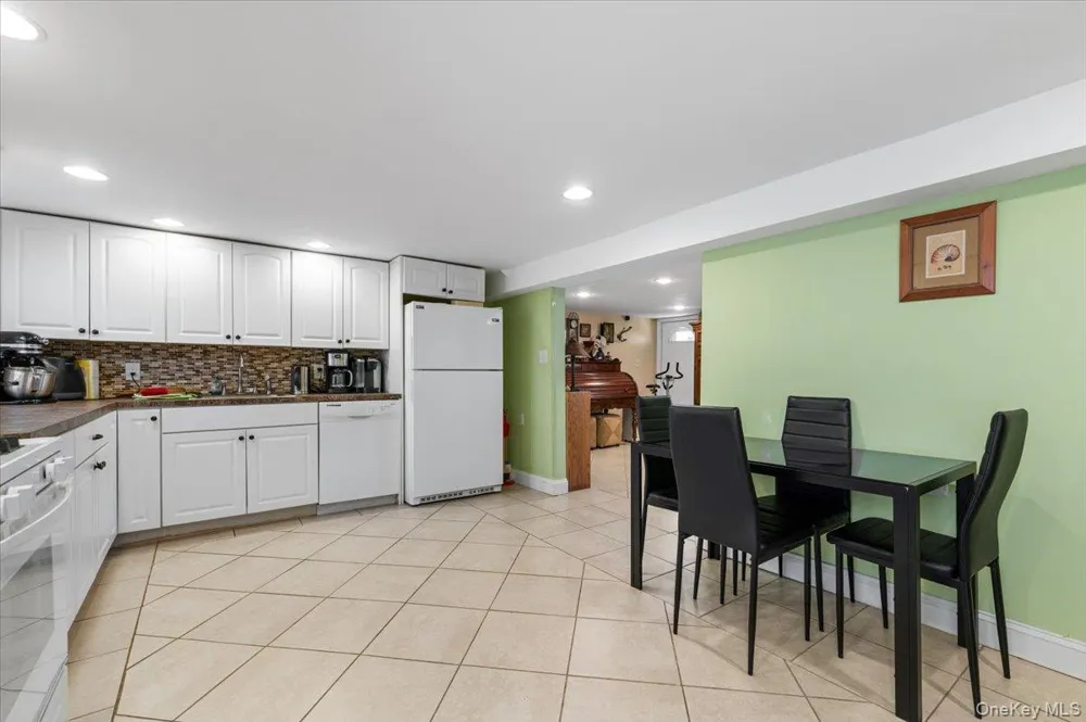 323 E Walnut Street Long Beach, NY 11561