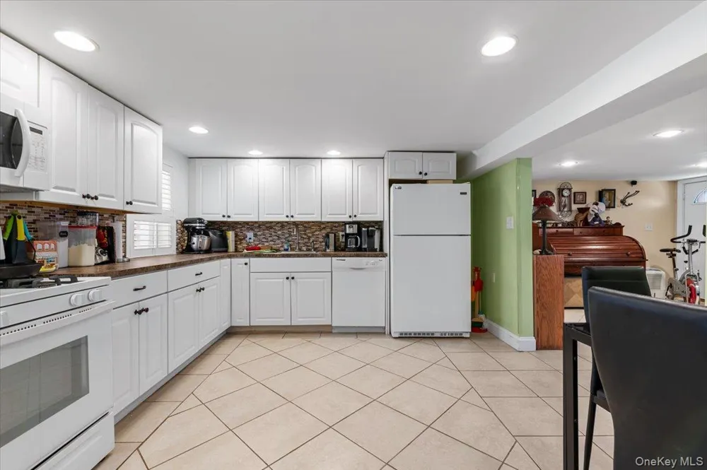 323 E Walnut Street Long Beach, NY 11561