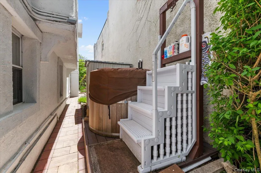 323 E Walnut Street Long Beach, NY 11561