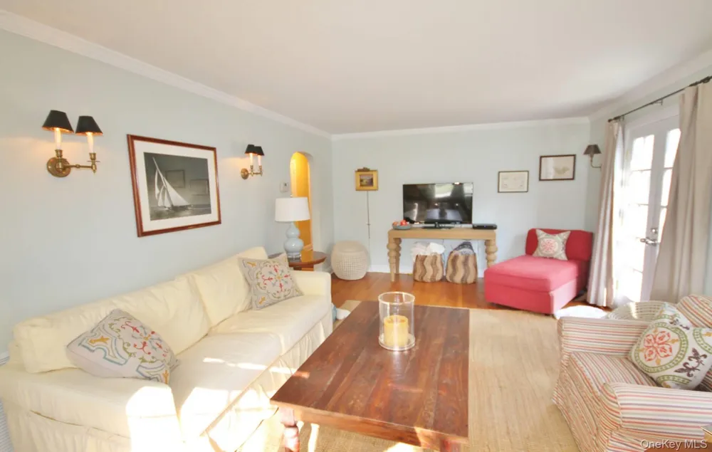 45 Cooper Street Southampton, NY 11968