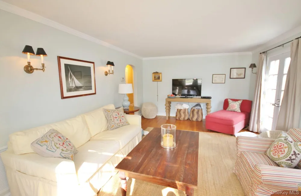45 Cooper Street Southampton, NY 11968
