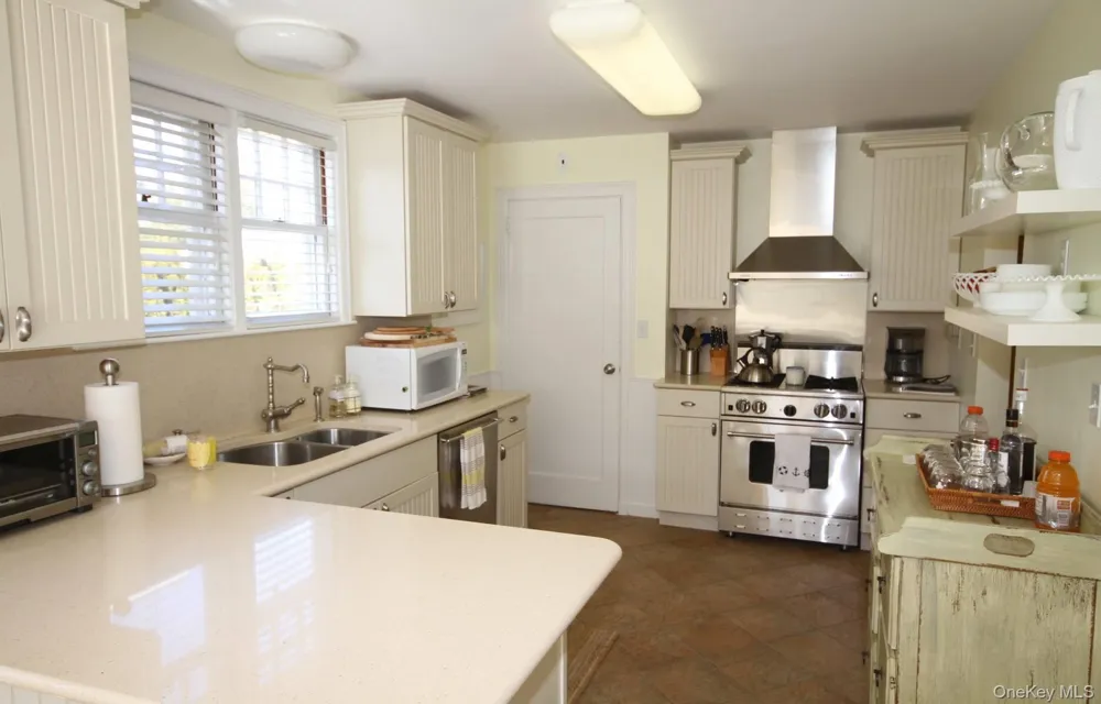 45 Cooper Street Southampton, NY 11968