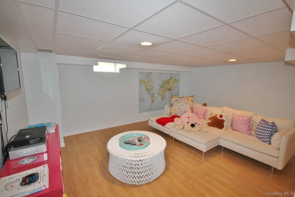 45 Cooper Street Southampton, NY 11968