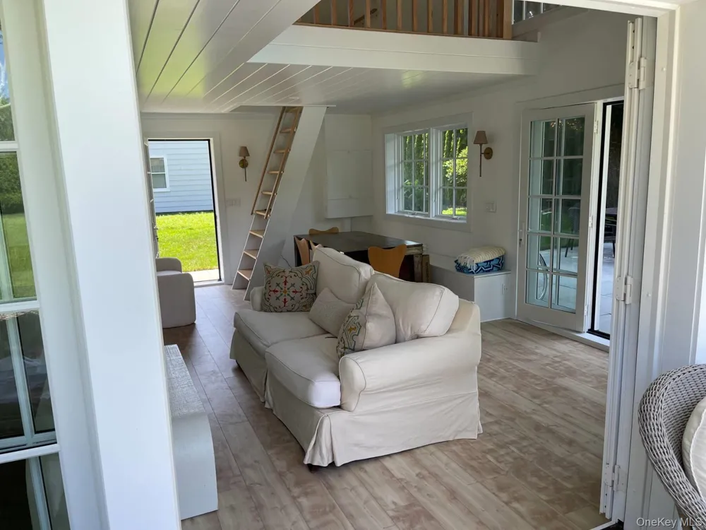 45 Cooper Street Southampton, NY 11968