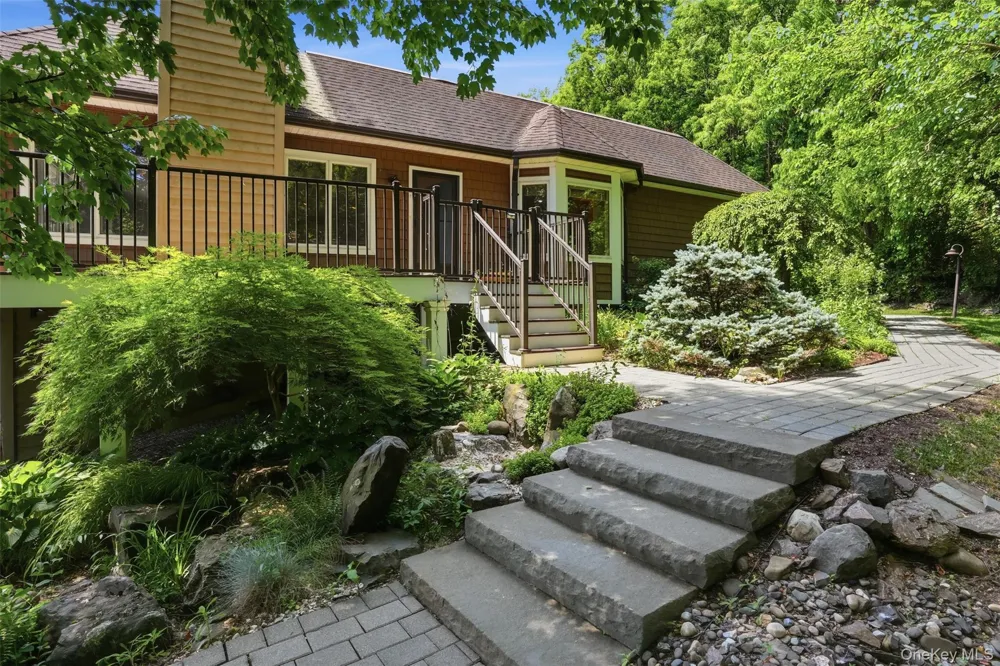 62 Riverview Mary Powell Port Ewen, NY 12429