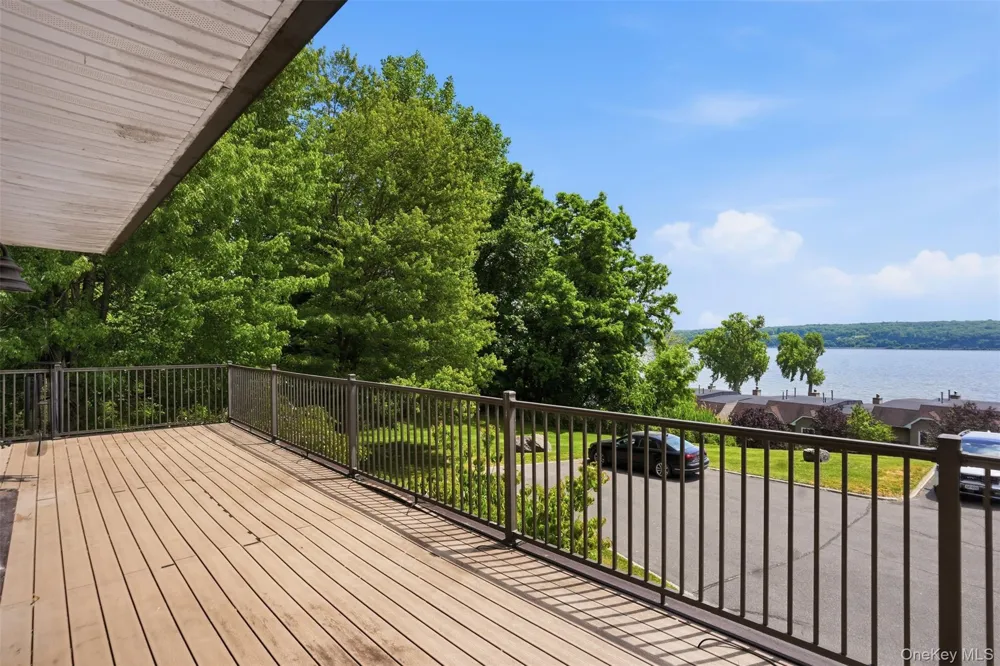 62 Riverview Mary Powell Port Ewen, NY 12429