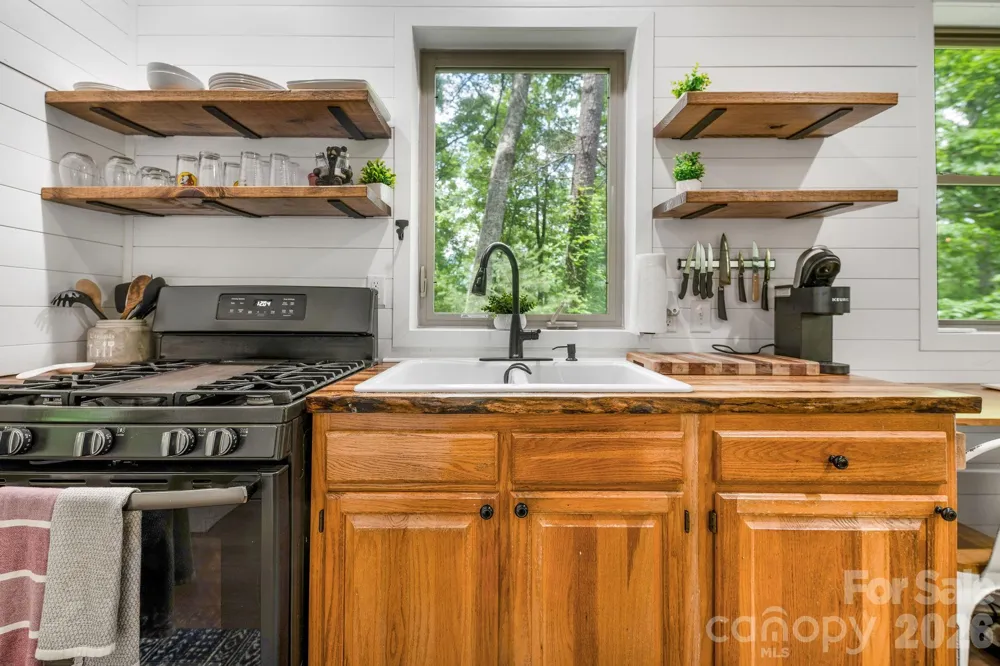 2504 Upper Paw Paw Road Marshall, NC 28753