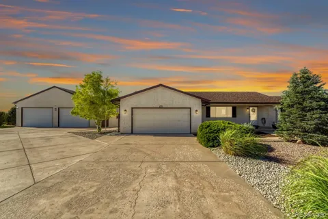 831 E Paseo Dorado Drive
