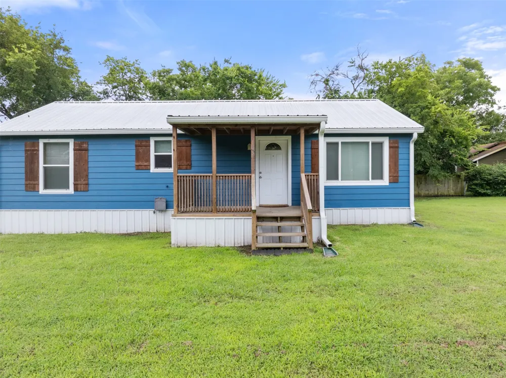 103 New Street Lone Oak, TX 75453