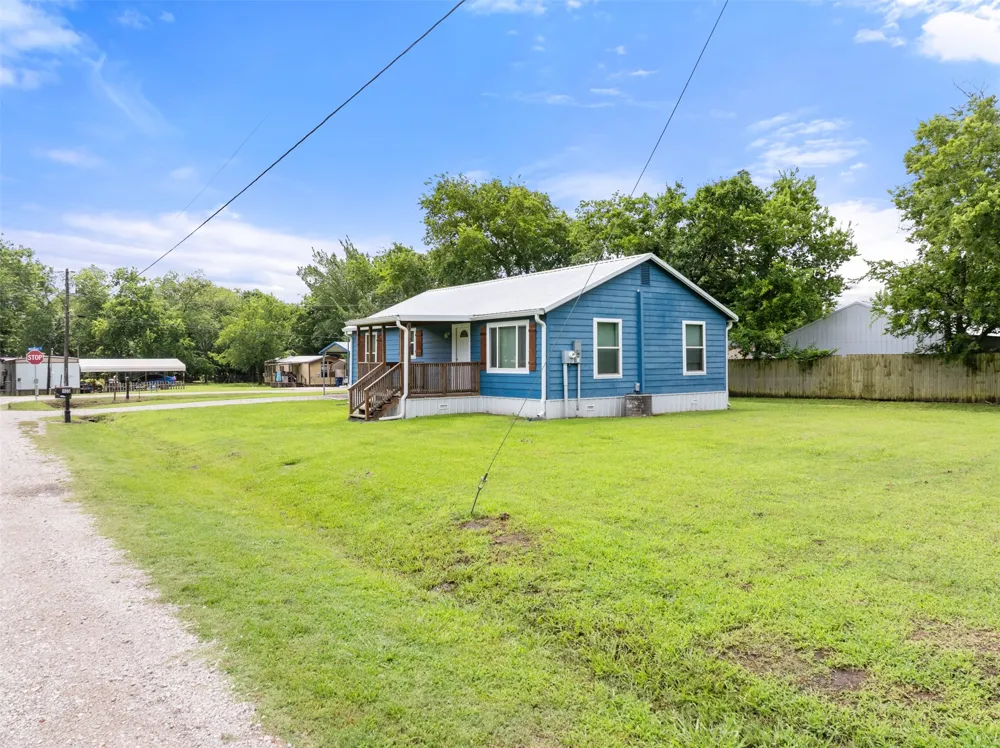 103 New Street Lone Oak, TX 75453