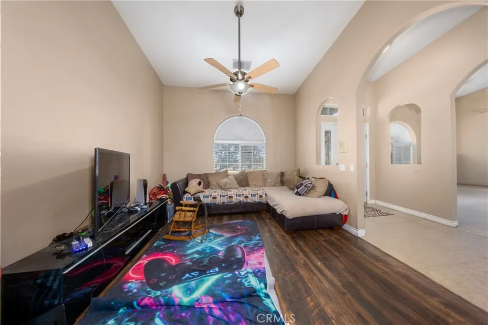 11671 Desert View Pinon Hills, CA 92372