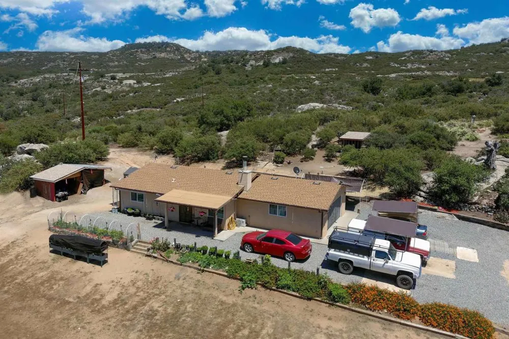 27824 Golden Eagle Road Ramona, CA 92065