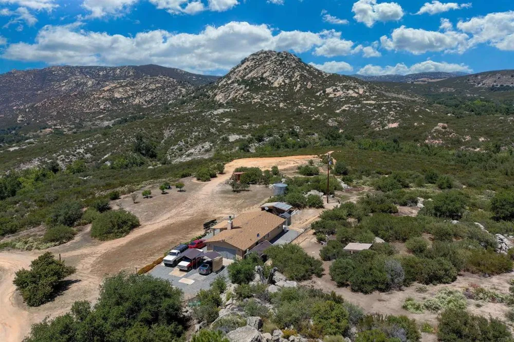 27824 Golden Eagle Road Ramona, CA 92065