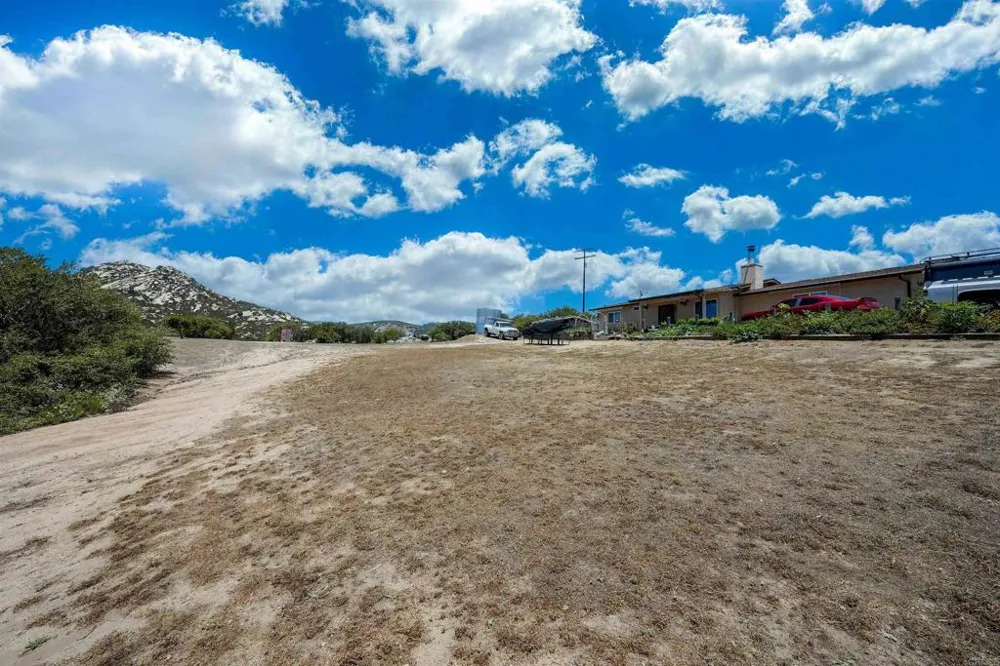 27824 Golden Eagle Road Ramona, CA 92065
