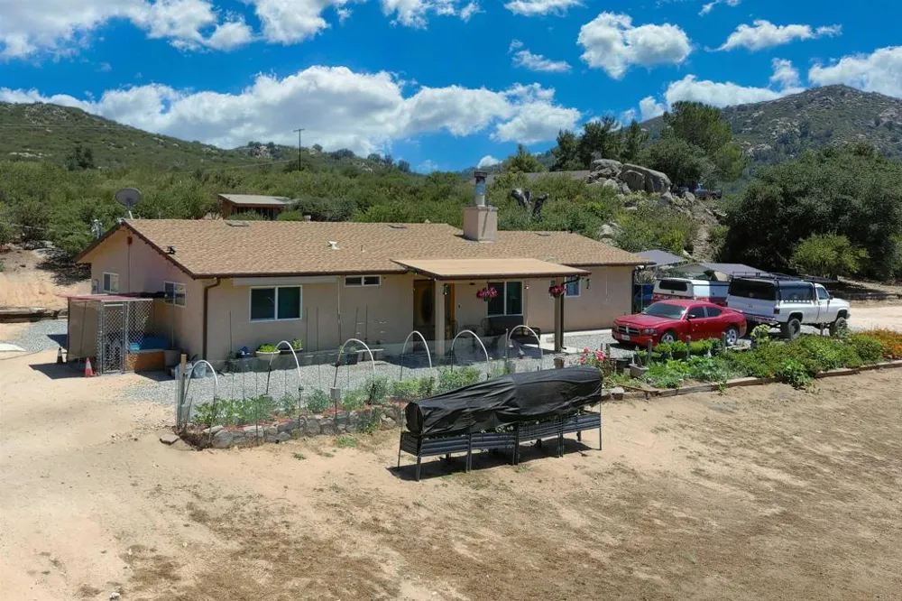 27824 Golden Eagle Road Ramona, CA 92065