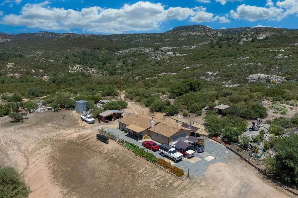 27824 Golden Eagle Road Ramona, CA 92065