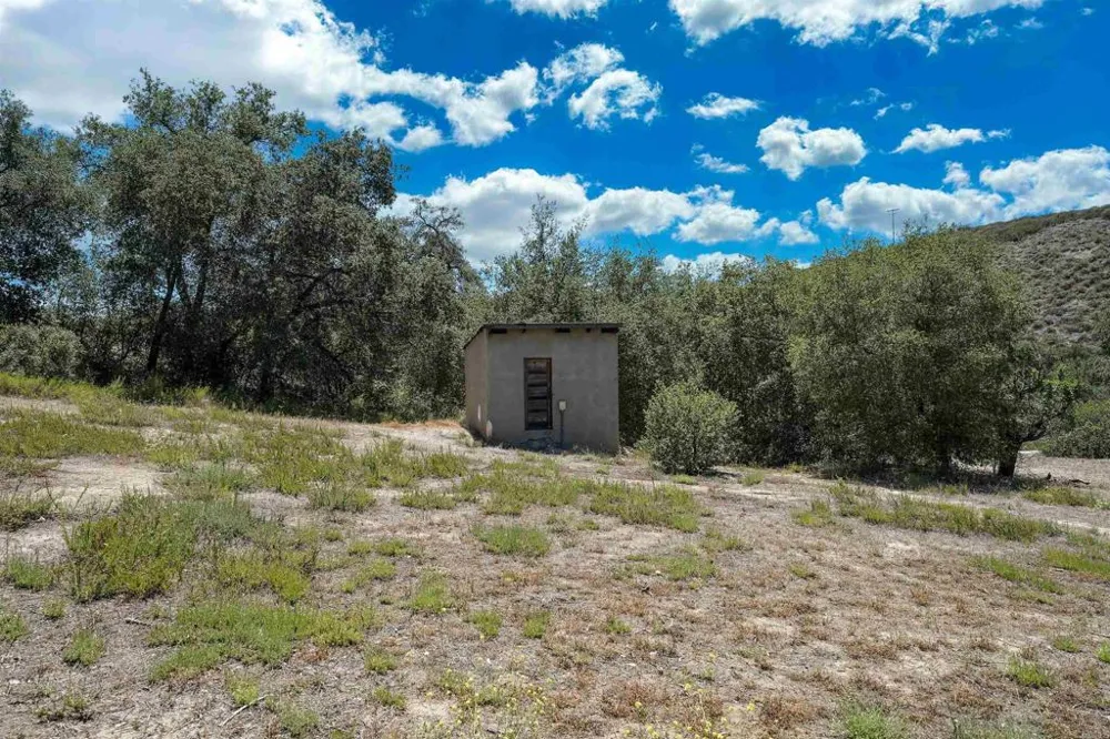 27824 Golden Eagle Road Ramona, CA 92065