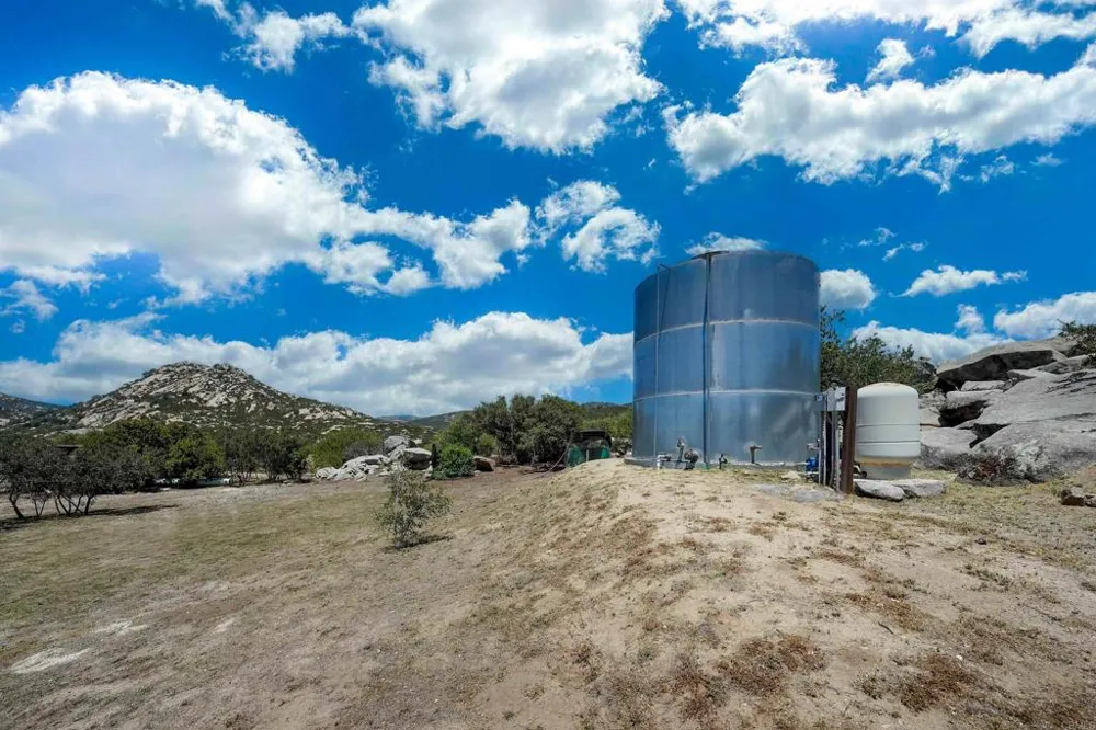 27824 Golden Eagle Road Ramona, CA 92065