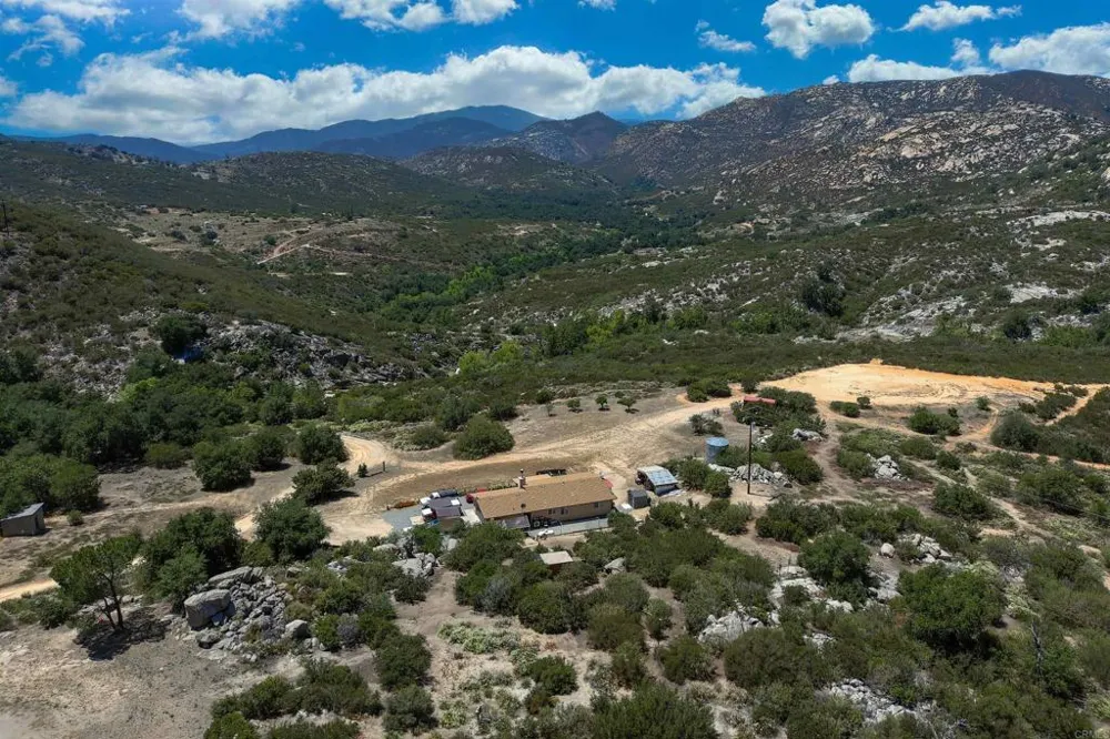 27824 Golden Eagle Road Ramona, CA 92065