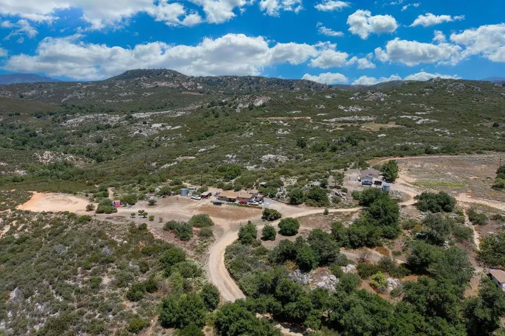 27824 Golden Eagle Road Ramona, CA 92065