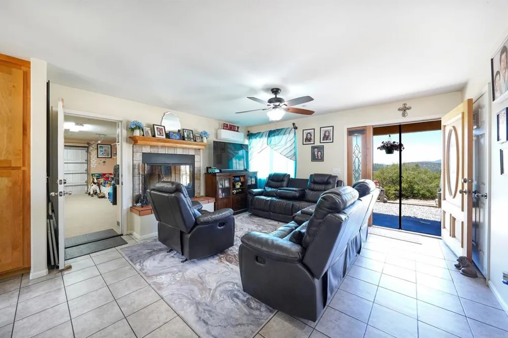 27824 Golden Eagle Road Ramona, CA 92065