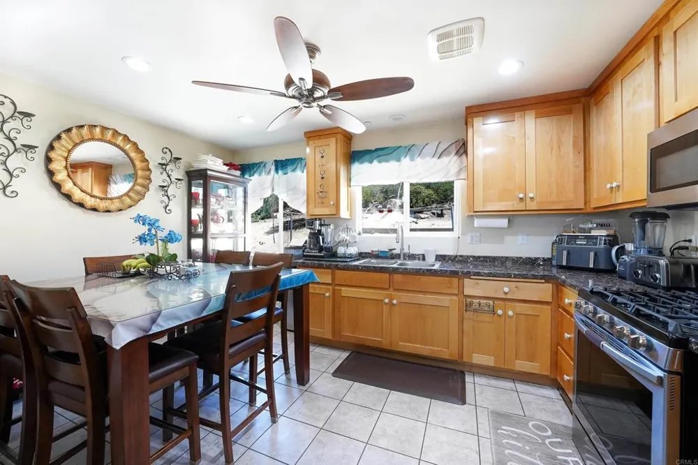 27824 Golden Eagle Road Ramona, CA 92065