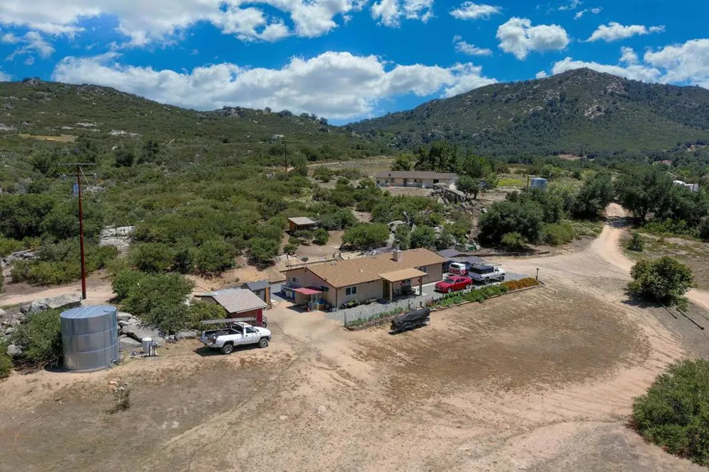 27824 Golden Eagle Road Ramona, CA 92065