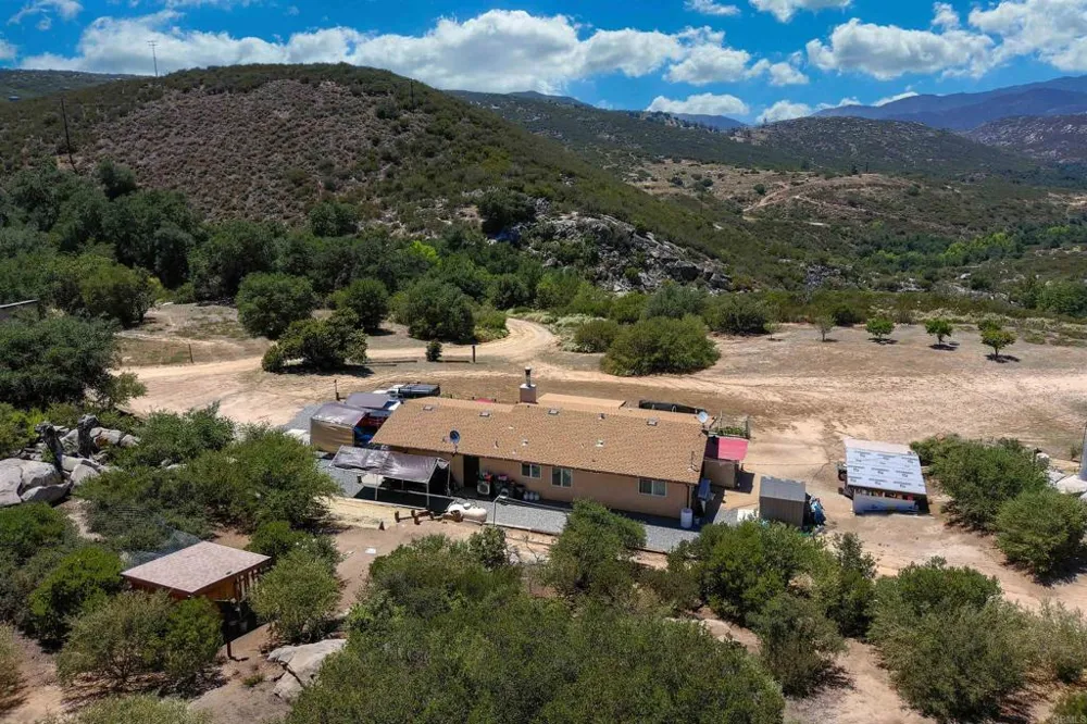 27824 Golden Eagle Road Ramona, CA 92065