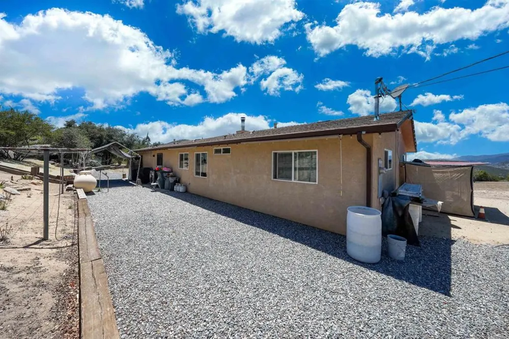 27824 Golden Eagle Road Ramona, CA 92065