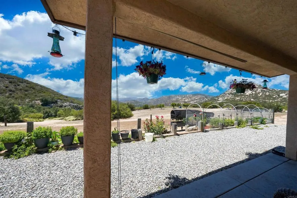 27824 Golden Eagle Road Ramona, CA 92065