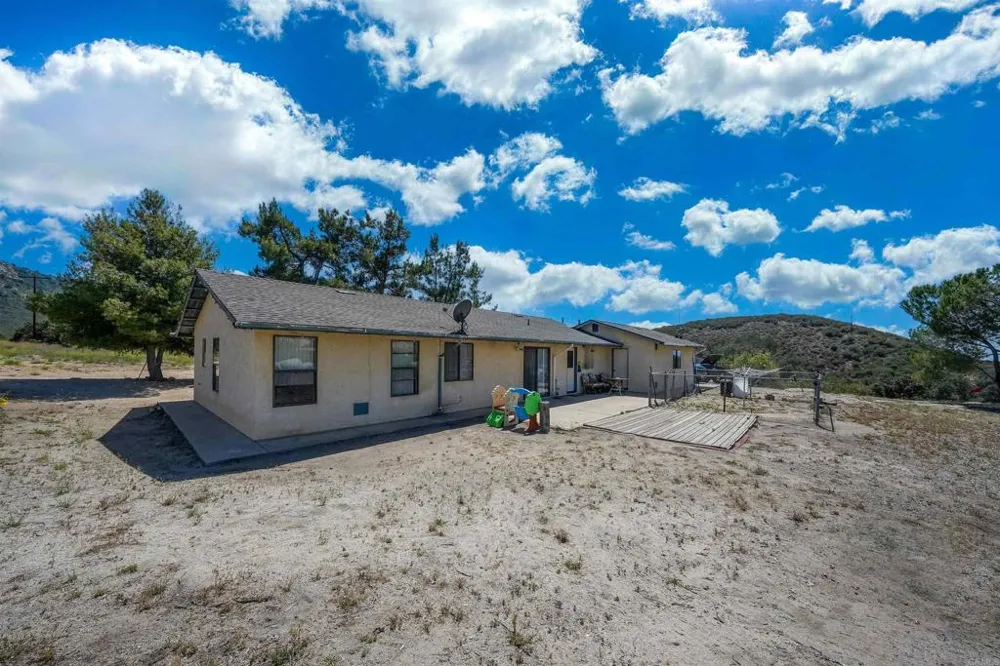 27820 Golden Eagle Road Ramona, CA 92065