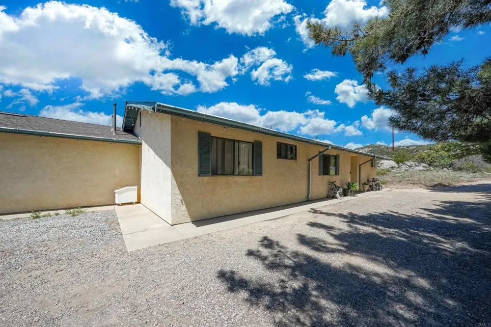 27820 Golden Eagle Road Ramona, CA 92065