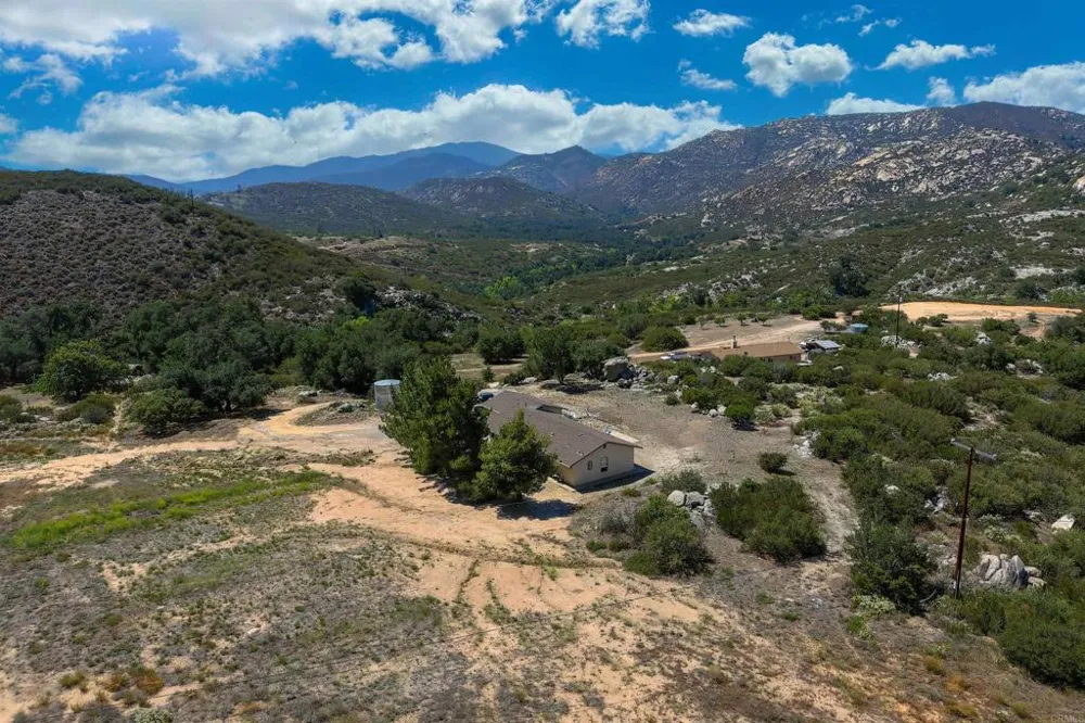 27820 Golden Eagle Road Ramona, CA 92065