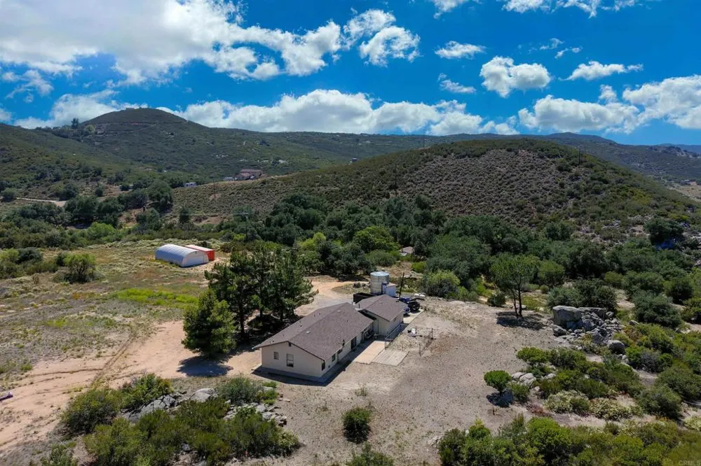 27820 Golden Eagle Road Ramona, CA 92065