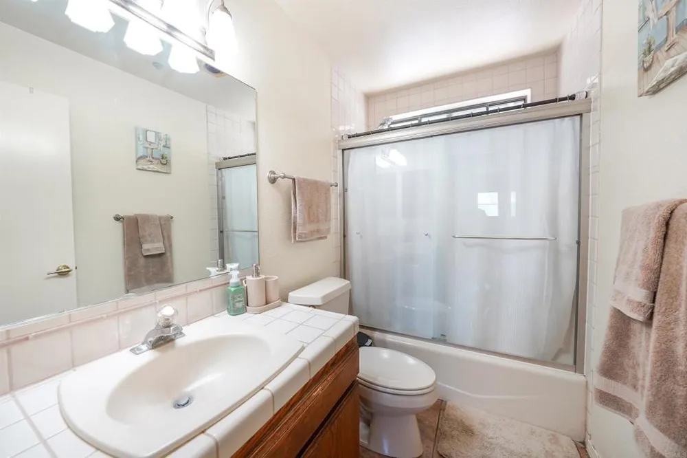 27820 Golden Eagle Road Ramona, CA 92065