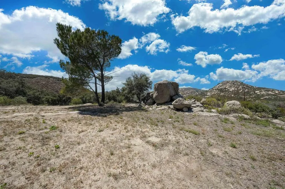 27820 Golden Eagle Road Ramona, CA 92065