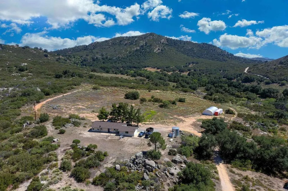 27820 Golden Eagle Road Ramona, CA 92065