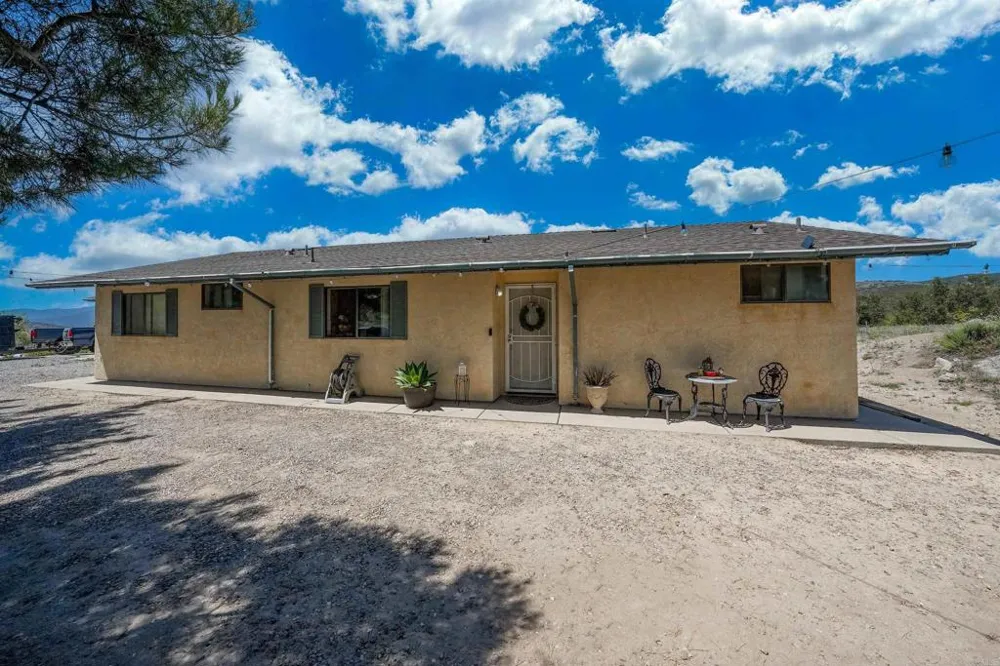 27820 Golden Eagle Road Ramona, CA 92065