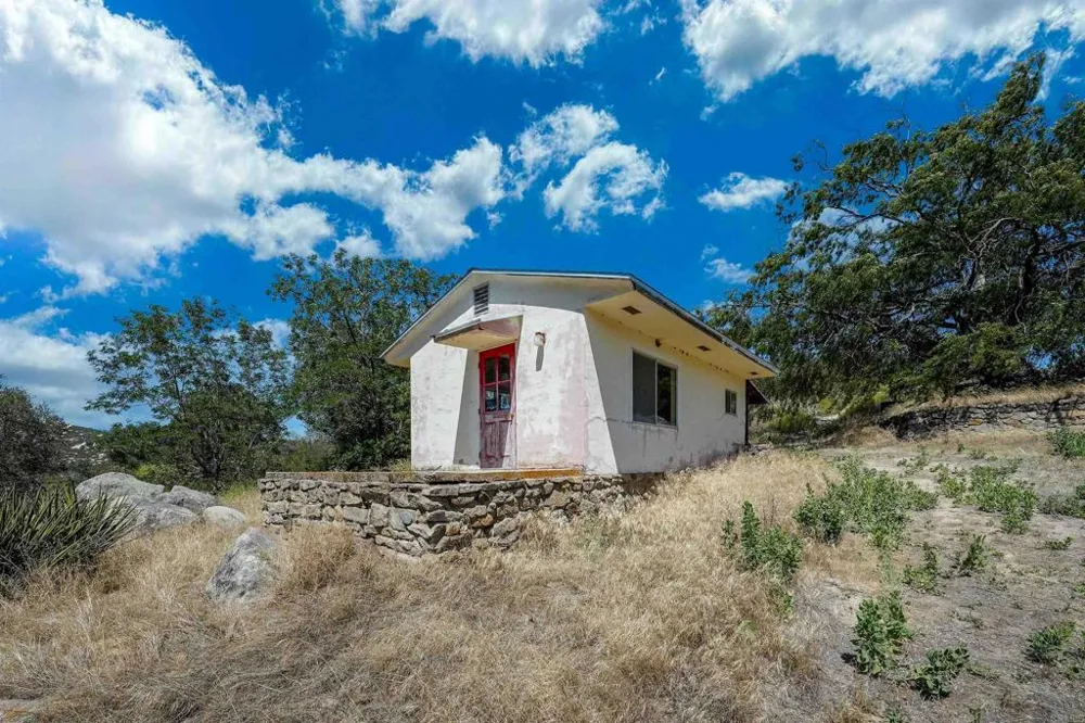 27820 Golden Eagle Road Ramona, CA 92065