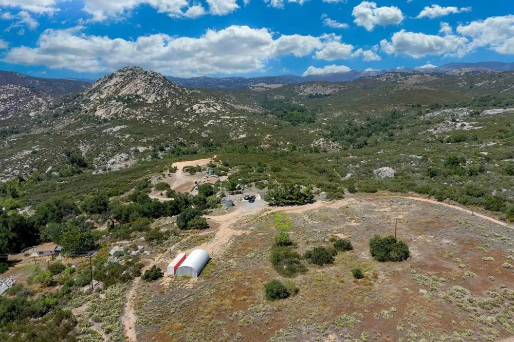 27820 Golden Eagle Road Ramona, CA 92065